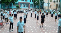 Công đoàn viên trường Đại học Sao Đỏ tham gia nhảy dân vũ