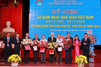 Trường Đại học Sao Đỏ kỷ niệm 42 năm ngày Nhà giáo Việt Nam (20/11/1982-20/11/2024) và vinh danh Phó giáo sư, tân tiến sĩ năm 2024